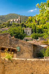 Fototapeta na wymiar Goult in Provence, village perched on the mountain, typical street 