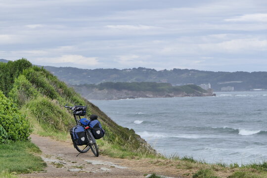 รูปภาพPannier – เลือกดูภาพถ่ายสต็อก เวกเตอร์ และวิดีโอ25,346 | Adobe Stock