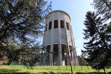 Le château d'eau de Bron dans le parc de Parilly, construit en 1954, ville de Bron , département du Rhône, France