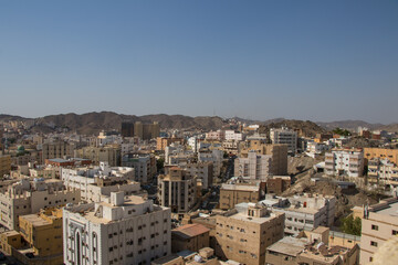 Obraz premium Typical arabic architecture in Mecca city. Outskirts of Mecca city. Poverty and social issue in Saudi Arabia.