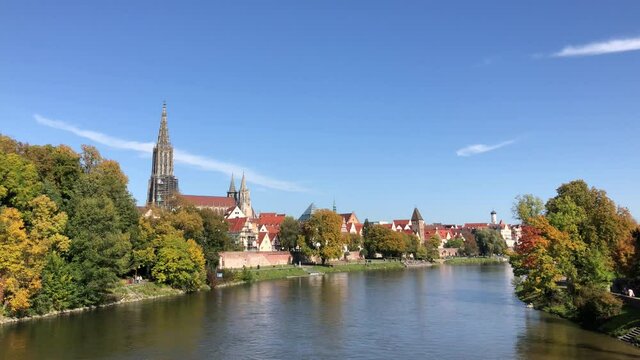 Blick auf die Stadt Ulm mit dem Ulmer M&uuml;nster, Deutschland 