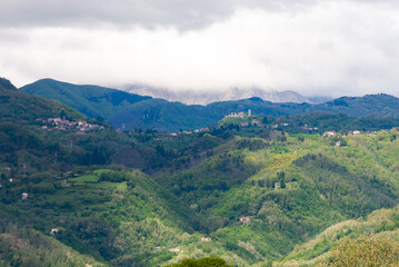 Obraz premium Spring in the Tuscan mountains. Villages and towns in the Italian Mountains. Panorama of old stone settlements.