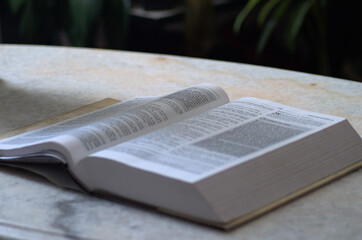 A book on the table / Un libro sobre la mesa / Holy Bible/ Biblia
