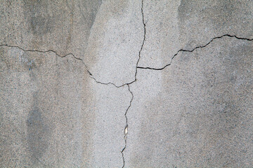 Gray building wall background, concrete wall with cracks