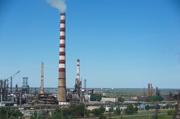 Obraz premium Pavlodar, Kazakhstan - 05.29.2015 : The territory of a thermal power plant with various industrial compartments and pipes.