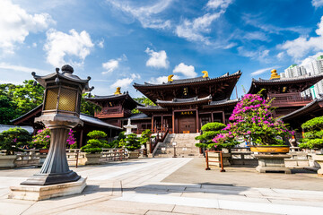 Obraz premium Chi Lin Nunnery, Nan Lian Garden situated at Diamond hill, Kowloon Hong Kong. Japan and Chinese pagoda architecture in garden city town