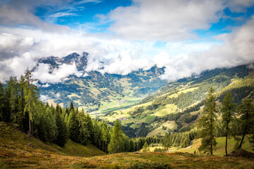 Fototapeta na wymiar hiking in the mountains, gastein valley, austria, fulseck, alps