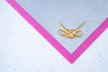 和紙と金と白の水引のデザイン（ピンク、銀色、白）