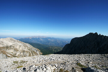 montagna italiana abruzzo gran sasso veduta sentieri lago 