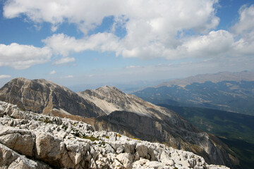 montagna italiana abruzzo gran sasso veduta sentieri lago 