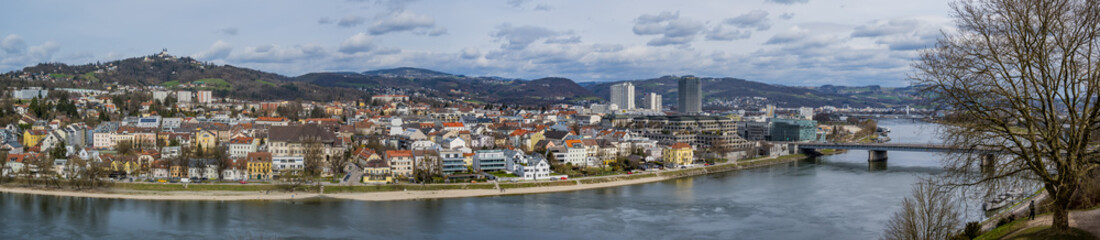 Fototapeta na wymiar Österreich, Linz. Panorama Aufnahme vom Stadtteil Urfahr