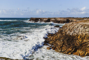 Fototapeta na wymiar Rocky coast of the Atlantic Ocean in France. Beautiful ocean landscape.