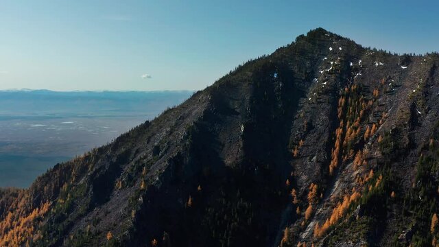 Eastern Sayans in autumn. Tunka valley in the early morning.