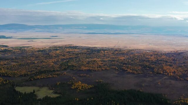 Eastern Sayans in autumn. Tunka valley in the early morning.