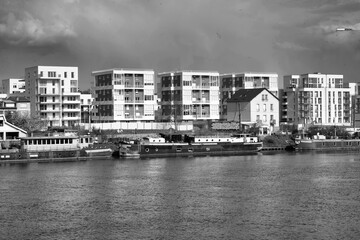 Fototapeta premium Bord de Seine en noir et blanc