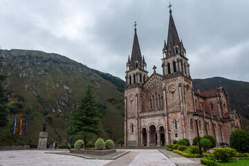 Fototapeta na wymiar Basílica de Covadonga