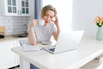 Fototapeta na wymiar tired woman in stress working on laptop