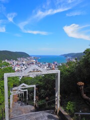 おがみ山の階段と名瀬