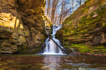 Fototapeta na wymiar Waterfall in autumn \ Waterfall in Chuprene near Belogradchik, Bulgaria 