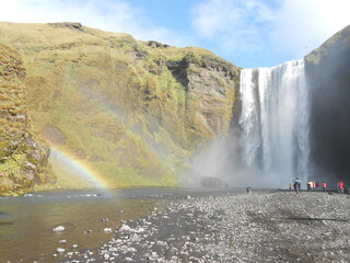 アイスランドの滝と虹