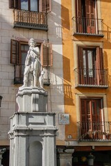 Obraz premium Escultura de Orfeo en la fuente del Orfeo en la Plaza de la provincia, Madrid, España. Esta escultura es una copia de la fuente original demolida en 1864.