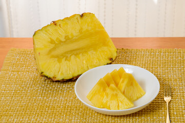 カットフルーツ　パイナップル