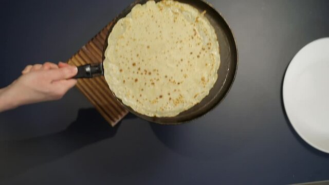 frying pancakes in a pan, crepes, Palačinke