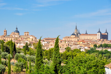 Fototapeta na wymiar Toledo cityscape with cathedral and alcazar over old town, Spain
