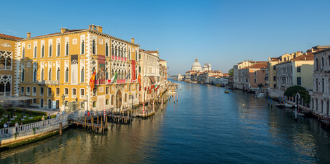 Obraz premium discovery of the city of Venice and its small canals and romantic alleys