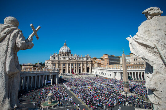 A general view of St. Peter's Square and St. Peter's Basilica during a Mass marking the Jubilee for Catechists, UNESCO World Heritage Site, Vatican, Rome, Lazio, Italy