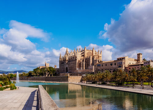 The Cathedral of Santa Maria of Palm or La Seu, Palma de Mallorca, Mallorca (Majorca), Balearic Islands, Spain, Mediterranean