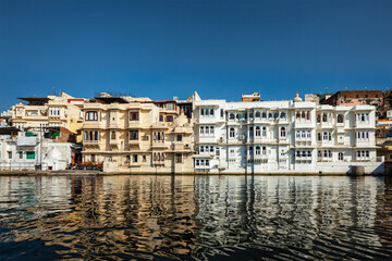 Obraz premium Udaipur haveli houses view from the lake