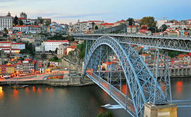 Fototapeta premium Porto cityscape on sunset