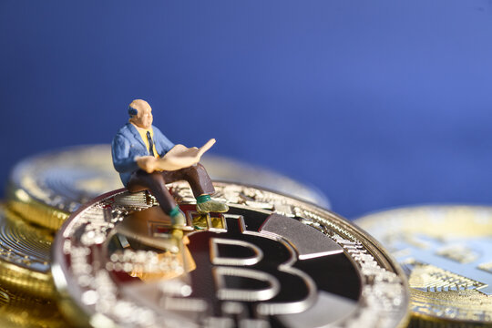 argent crypto crypto-monnaie bitcoins bitcoin internet valeur vieux cours information lecture