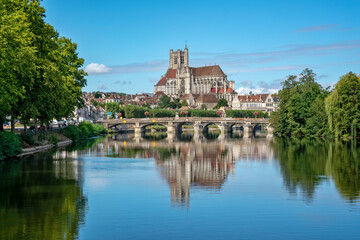Fototapeta na wymiar The Yonne river and the church of Auxerre in Burgundy, France