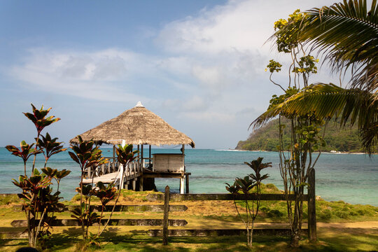 Caba&ntilde;a en medio del mar caribe colombiano