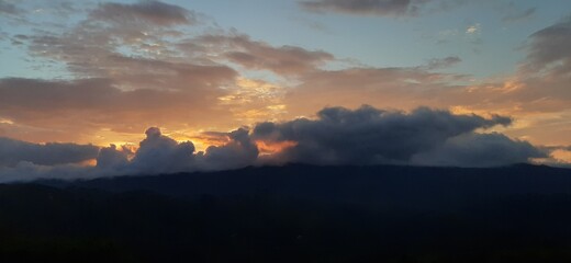Fototapeta na wymiar Colombian sunset over the mountains
