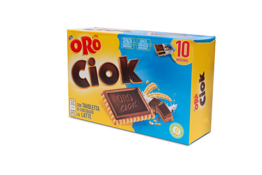 :pack of Oro Ciok cookies brand Saiwa