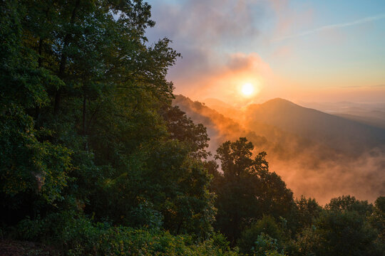 United States, Virginia, Misty sunrise in mountains