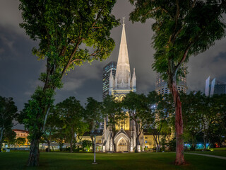 Fototapeta na wymiar Singapur Kirche bei NAcht