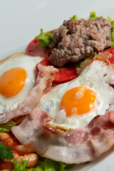 Colazione Americana con Uova, Salsiccia e Bacon I