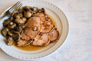 Fillets of loin with mushrooms