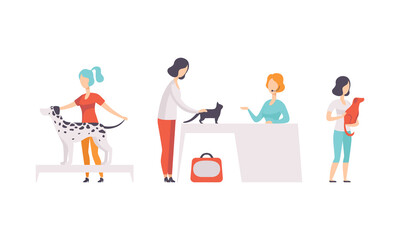 Naklejka premium Pet Show Set, Female Owners with Purebred Dogs and Cats Taking Part in Competition Vector Illustration