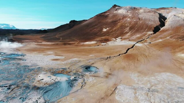 The hverir geothermal area is a very unique place on earth. I really feels like you are walking on the moun.. This dronshot was taken on a sunny day in september 2020.