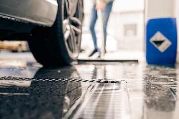 Clean the floor at the car wash with the help of a water spatula
