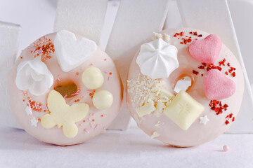 Zwei Donuts für eine Taufe