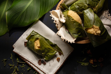 Quimbolito, a typical dish of Ecuadorian cuisine, is a steamed cake, wrapped in an achira leaf, garnished with achira leaf.