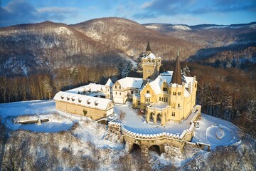 
Luftaufnahme von Schloss Rothestein im Winter bei Bad Sooden-Allendorf im Werratal bei...