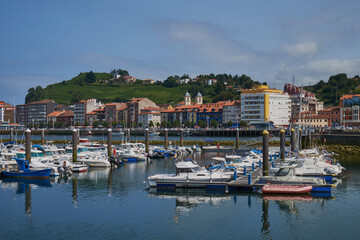 Fototapeta na wymiar Port of Ribadesella (Ribeseya) in Asturias (Asturies).