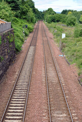 Obraz premium Two Empty Railway Tracks Disappearing into Distance